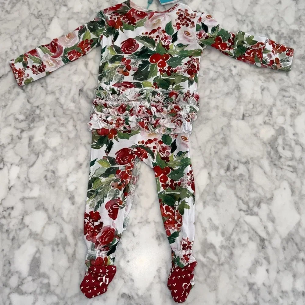 NWT POSH PEANUT RUFFLE ZIPPERED FOOTIE 0/3M